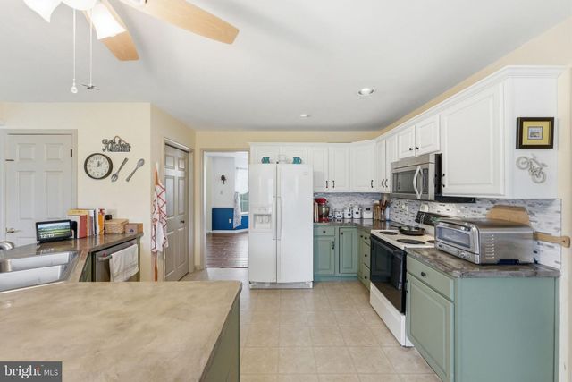 4 GREENFIELD RD, Cochranville, PA 19330