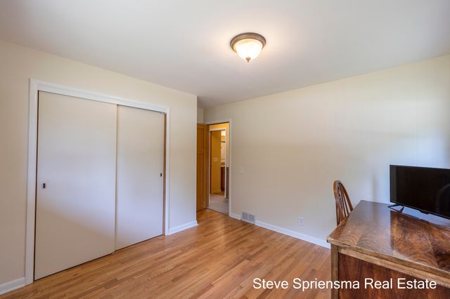 4372 Cordes Avenue NW, Comstock Park, MI 49321