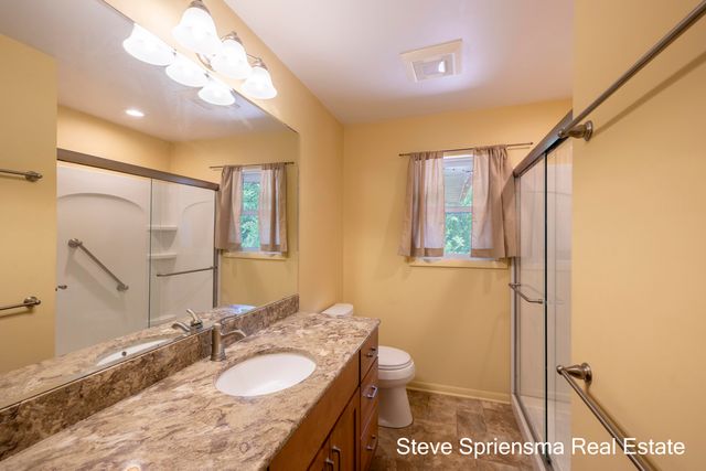 4372 Cordes Avenue NW, Comstock Park, MI 49321