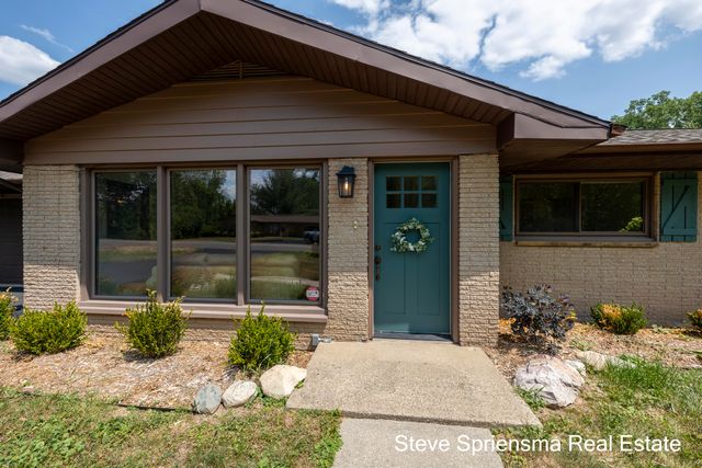 4372 Cordes Avenue NW, Comstock Park, MI 49321