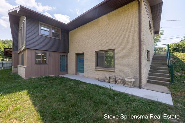 4372 Cordes Avenue NW, Comstock Park, MI 49321