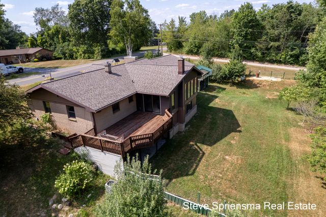 4372 Cordes Avenue NW, Comstock Park, MI 49321