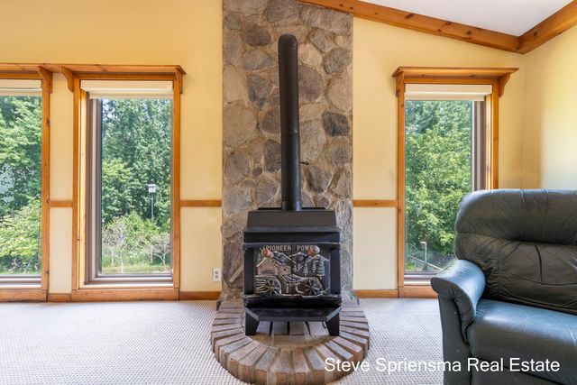 4372 Cordes Avenue NW, Comstock Park, MI 49321