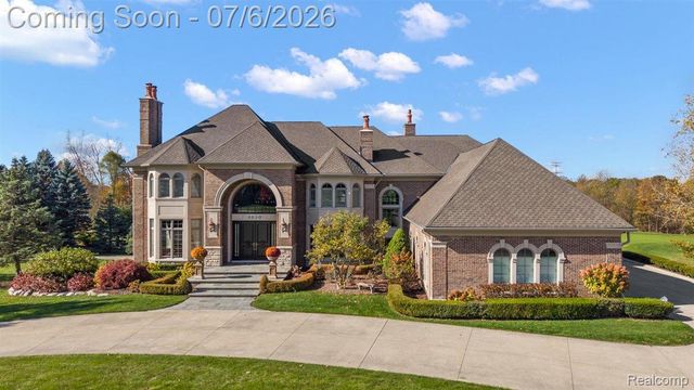 4650 Gatehouse Court, Oakland Charter Township, MI 48306