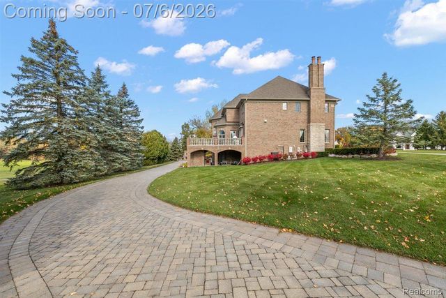 4650 Gatehouse Court, Oakland Charter Township, MI 48306
