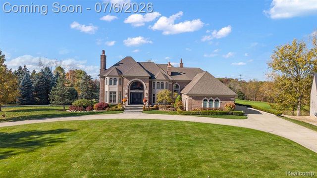 4650 Gatehouse Court, Oakland Charter Township, MI 48306