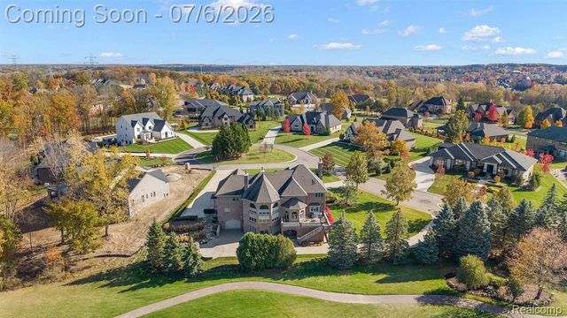 4650 Gatehouse Court, Oakland Charter Township, MI 48306