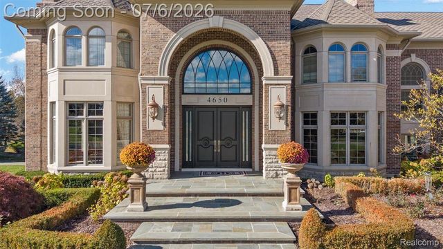4650 Gatehouse Court, Oakland Charter Township, MI 48306