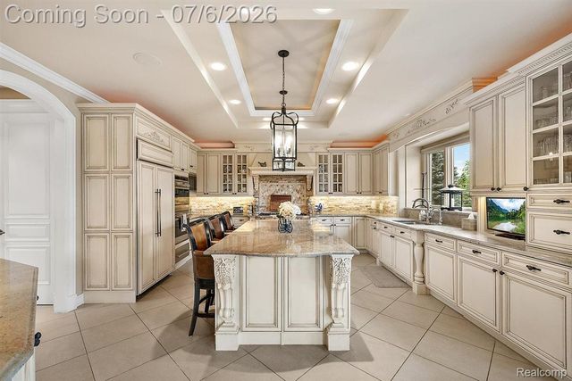 4650 Gatehouse Court, Oakland Charter Township, MI 48306
