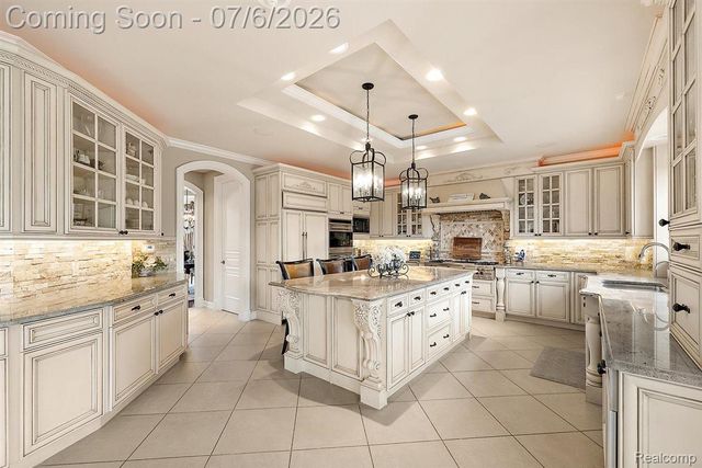 4650 Gatehouse Court, Oakland Charter Township, MI 48306