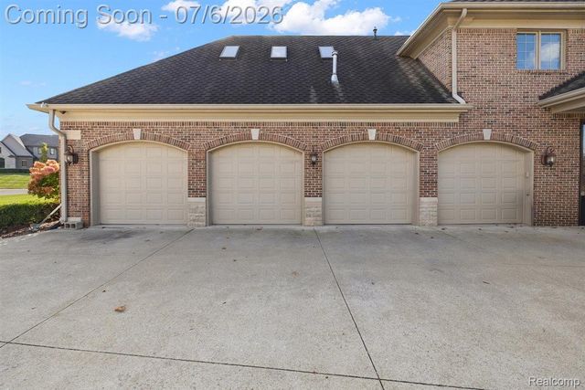 4650 Gatehouse Court, Oakland Charter Township, MI 48306