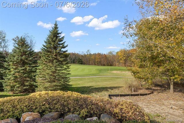 4650 Gatehouse Court, Oakland Charter Township, MI 48306