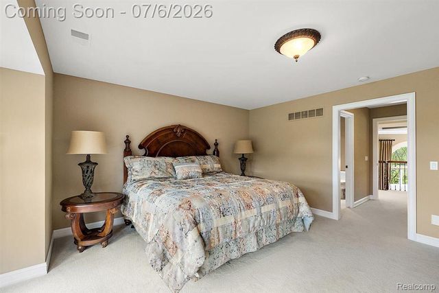4650 Gatehouse Court, Oakland Charter Township, MI 48306
