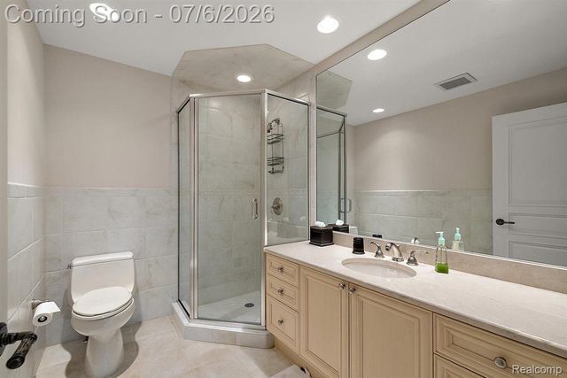 4650 Gatehouse Court, Oakland Charter Township, MI 48306