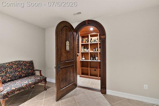 4650 Gatehouse Court, Oakland Charter Township, MI 48306