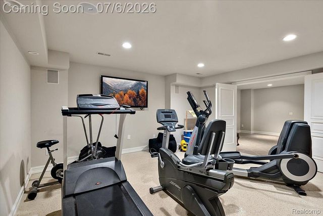 4650 Gatehouse Court, Oakland Charter Township, MI 48306