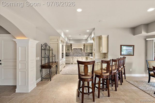 4650 Gatehouse Court, Oakland Charter Township, MI 48306