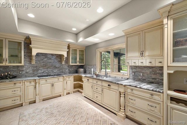 4650 Gatehouse Court, Oakland Charter Township, MI 48306