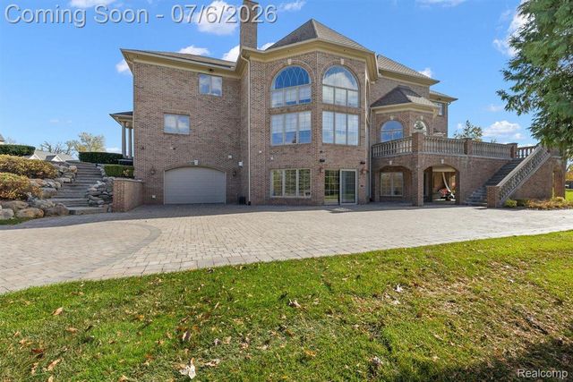 4650 Gatehouse Court, Oakland Charter Township, MI 48306