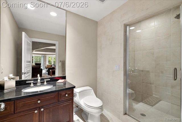4650 Gatehouse Court, Oakland Charter Township, MI 48306