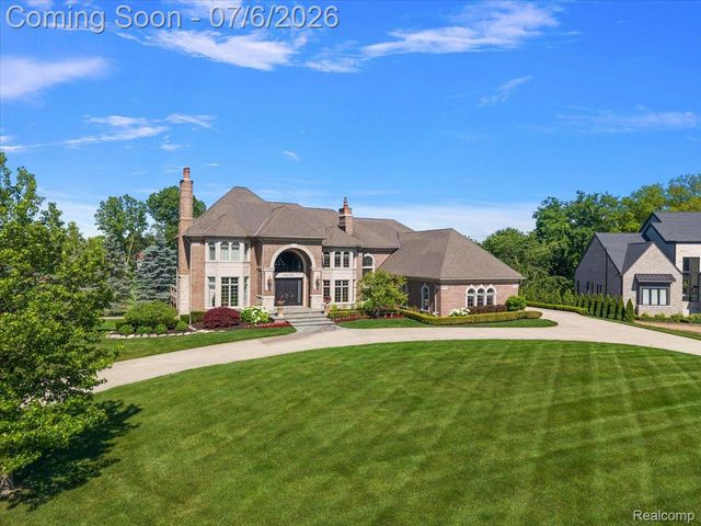 4650 Gatehouse Court, Oakland Charter Township, MI 48306