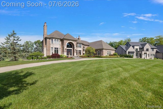 4650 Gatehouse Court, Oakland Charter Township, MI 48306