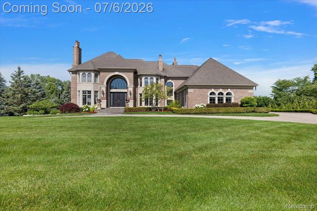 4650 Gatehouse Court, Oakland Charter Township, MI 48306