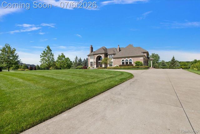 4650 Gatehouse Court, Oakland Charter Township, MI 48306