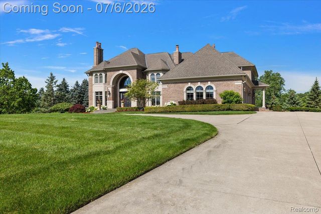 4650 Gatehouse Court, Oakland Charter Township, MI 48306
