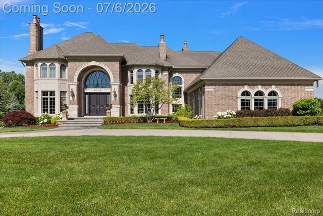 4650 Gatehouse Court, Oakland Charter Township, MI 48306