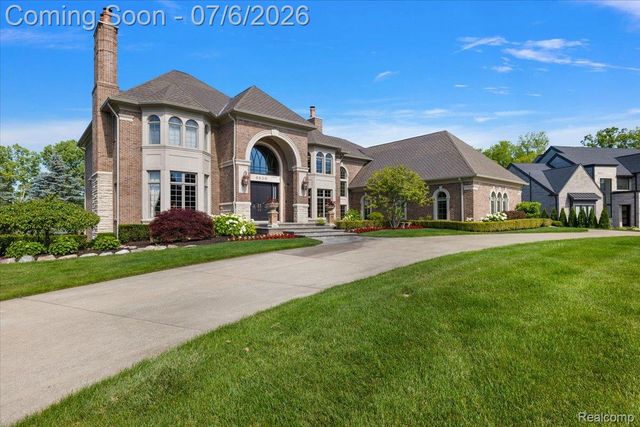 4650 Gatehouse Court, Oakland Charter Township, MI 48306