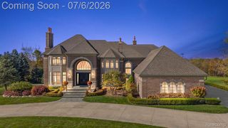 4650 Gatehouse Court, Oakland Charter Township, MI 48306