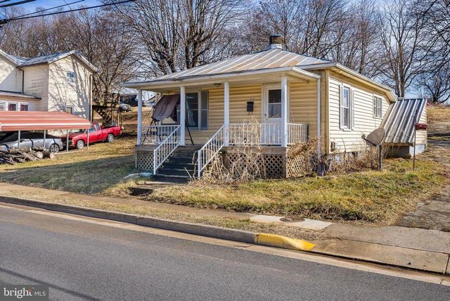 1012 E MAIN ST, Luray, VA 22835