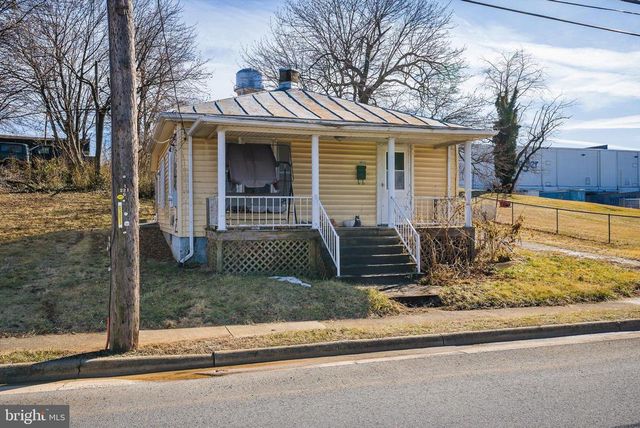 1012 E MAIN ST, Luray, VA 22835