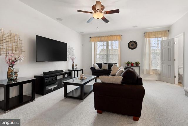 158 NORWOOD DR, Falling Waters, WV 25419