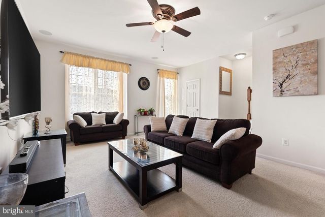 158 NORWOOD DR, Falling Waters, WV 25419