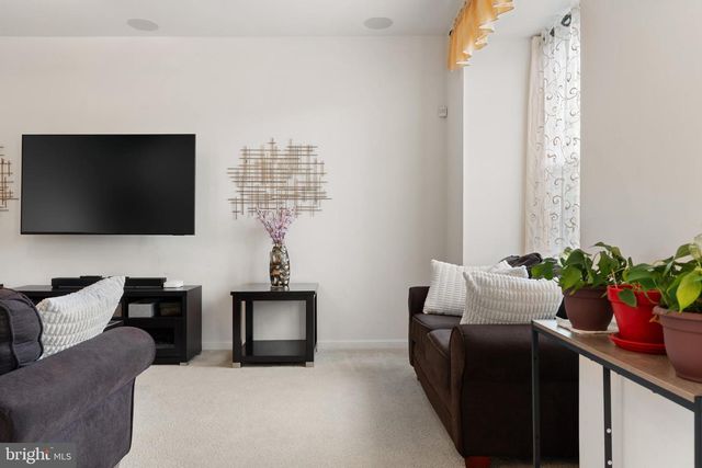 158 NORWOOD DR, Falling Waters, WV 25419