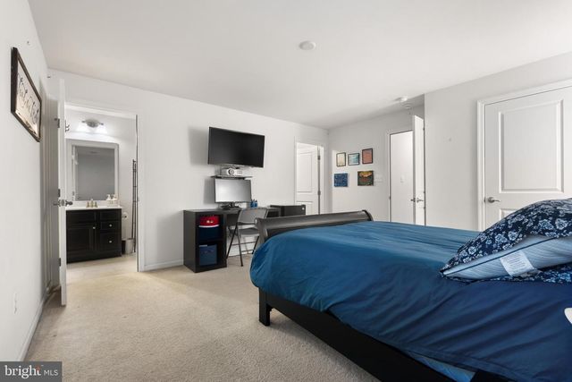 158 NORWOOD DR, Falling Waters, WV 25419