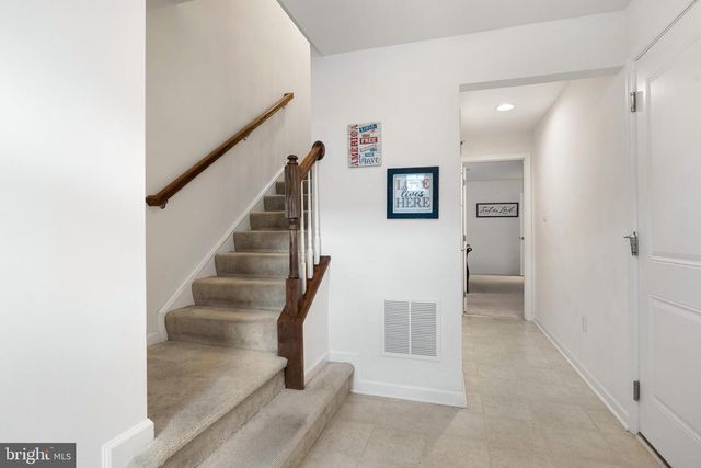 158 NORWOOD DR, Falling Waters, WV 25419