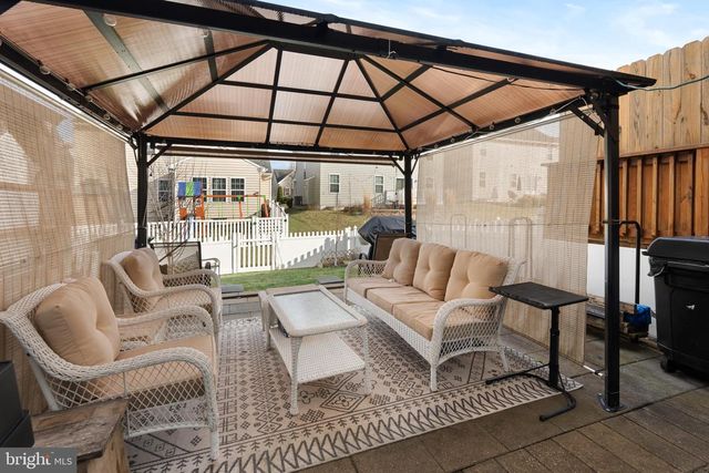 158 NORWOOD DR, Falling Waters, WV 25419