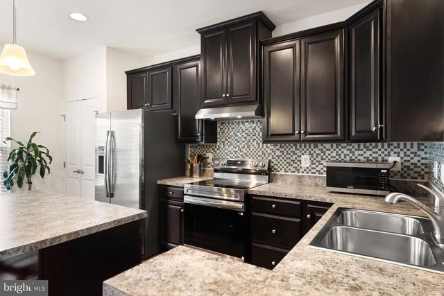 158 NORWOOD DR, Falling Waters, WV 25419