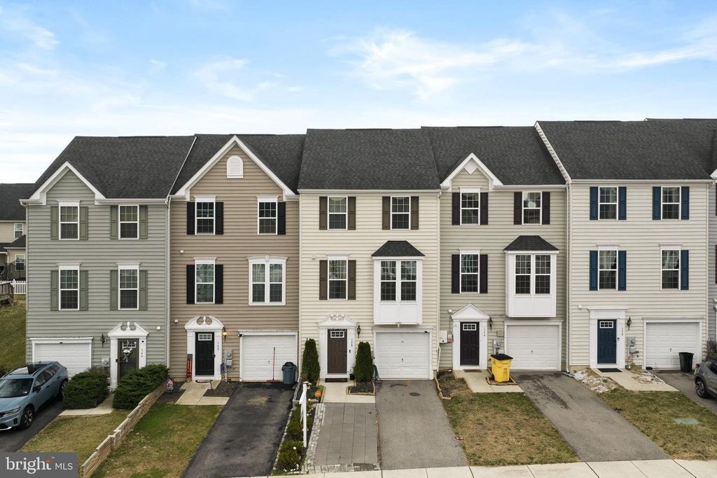 158 NORWOOD DR, Falling Waters, WV 25419