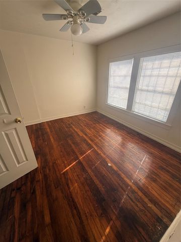 210 S Pecan Drive, Texas City, TX 77591