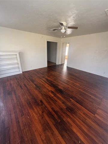 210 S Pecan Drive, Texas City, TX 77591