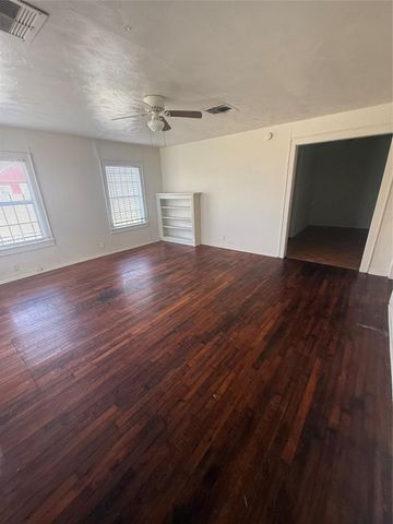 210 S Pecan Drive, Texas City, TX 77591