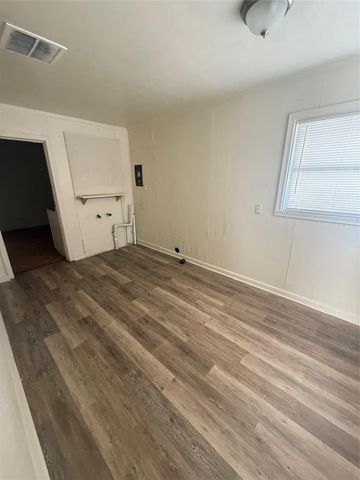 210 S Pecan Drive, Texas City, TX 77591