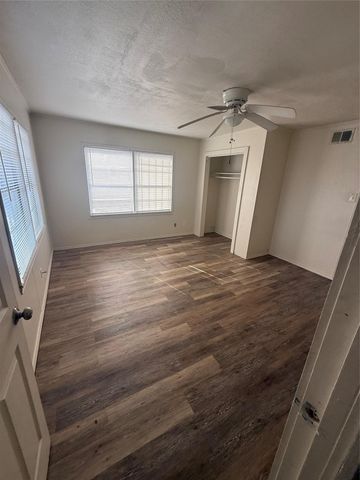 210 S Pecan Drive, Texas City, TX 77591