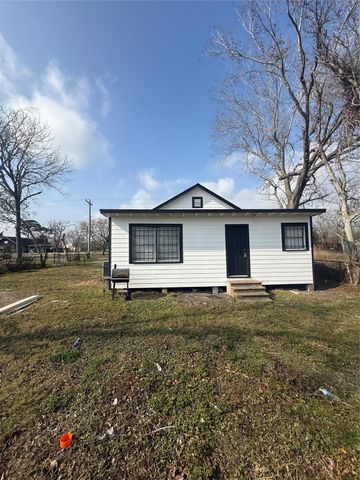 210 S Pecan Drive, Texas City, TX 77591