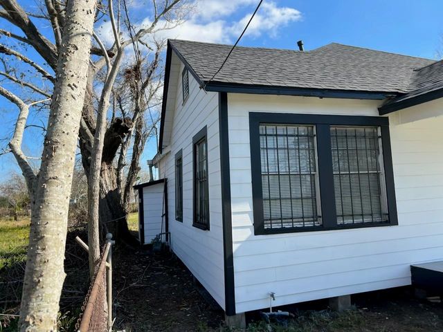 210 S Pecan Drive, Texas City, TX 77591