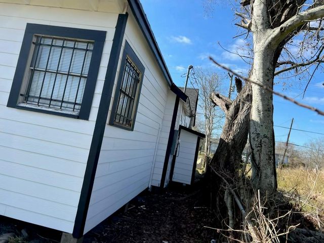 210 S Pecan Drive, Texas City, TX 77591